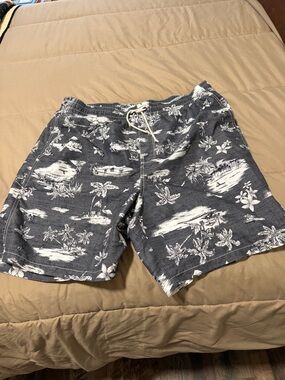 Old Navy Gray and White Tropical Print Swim Trunks